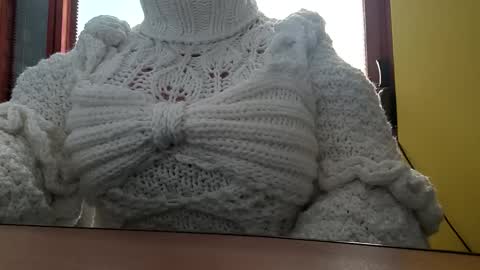 whitesweater online show from October 21, 6:16 am