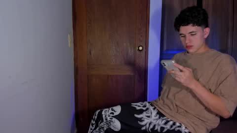 whos_he online show from December 22, 2:20 am