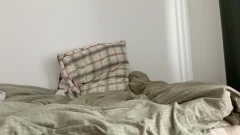 wilddesire18 online show from April 14, 3:00 pm