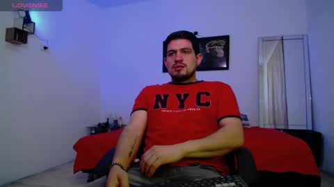 william_steel_ online show from May 27, 11:18 am