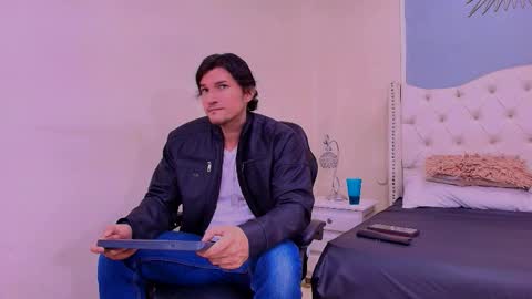 Wiston online show from March 25, 1:48 pm