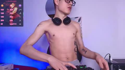  W O L F  online show from February 26, 12:50 pm