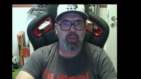 Snapshot of womenizzeer chatting on September 8, 4:28 pm Adam online show from September 8, 4:28 pm