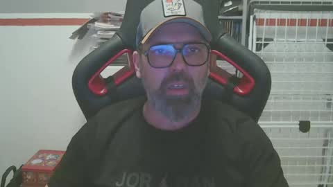 Snapshot of womenizzeer chatting on February 5, 5:10 pm Adam online show from February 5, 5:10 pm