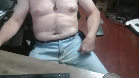 Snapshot of woodworker6473 chatting on October 20, 12:14 am woodworker6473 online show from October 20, 12:14 am