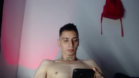 xalejo_max online show from November 6, 10:02 pm