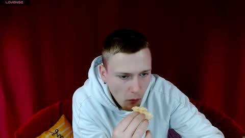 xavier_night81 online show from October 23, 7:23 am