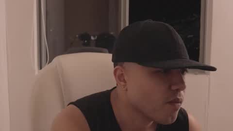 xtiann_ online show from January 18, 2:46 am