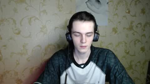 traqqq online show from March 6, 9:45 pm