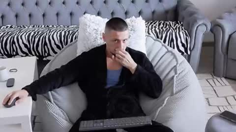 Snapshot of xxx_alejandro chatting on September 14, 8:05 am xxx_alejandro online show from September 14, 8:05 am