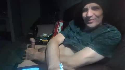 Snapshot of xxxfredmtlxxx chatting on December 21, 7:24 am xxfredmtl18xx online show from December 21, 7:24 am
