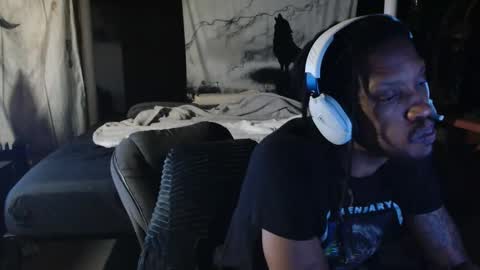 xxxjrstrokesxxx online show from December 1, 12:46 am