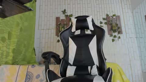 yacksson_lawrence online show from January 5, 1:45 am