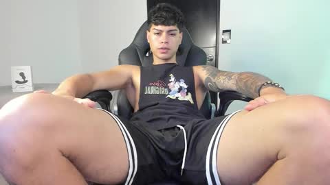 yanpaul83 online show from October 29, 11:57 am