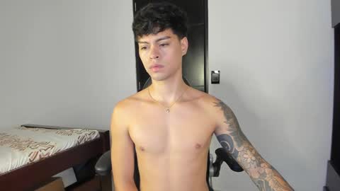 yanpaul83 online show from November 14, 2:18 pm