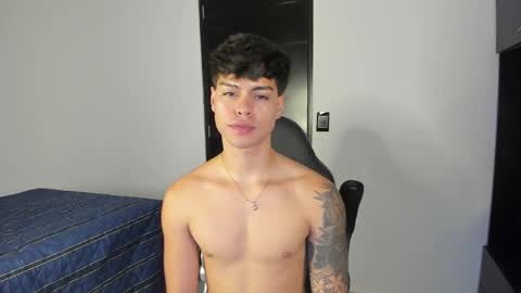 yanpaul83 online show from November 18, 11:15 pm