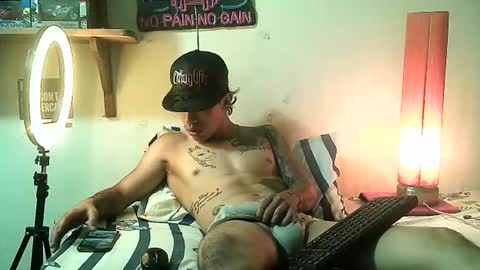 yeisoncastellanos1999 online show from April 10, 7:10 pm