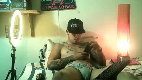 yeisoncastellanos1999 online show from April 14, 3:33 pm