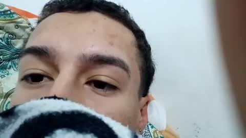 yeisongomezz online show from December 8, 6:01 am