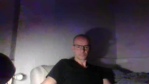 yewloo online show from February 4, 5:52 pm