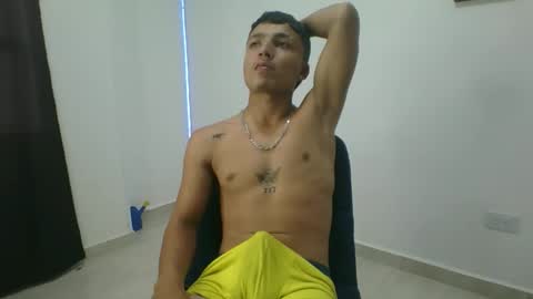 yissus_20 online show from April 15, 7:58 pm