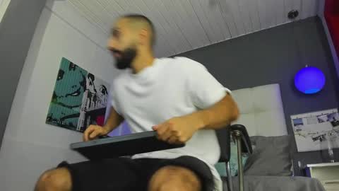 Yiyo online show from February 9, 4:04 am