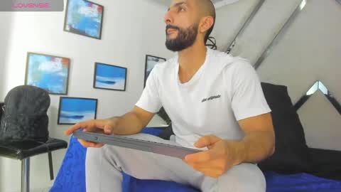 Yiyo online show from January 8, 4:02 am