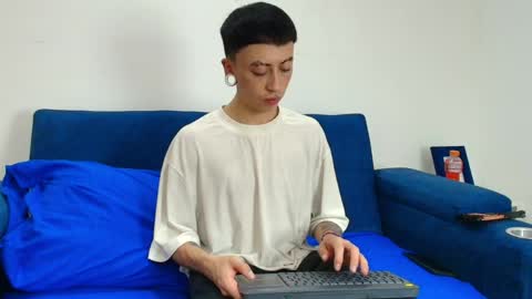 Yoshua Smith online show from April 2, 7:33 pm