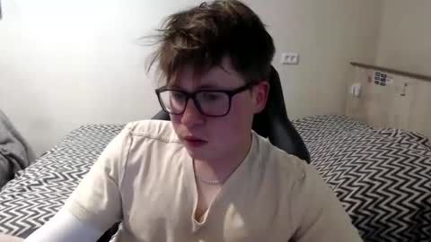 Max online show from May 26, 10:44 am