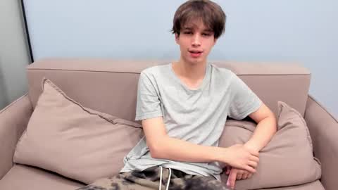 your_shy_guy online show from November 27, 10:35 pm