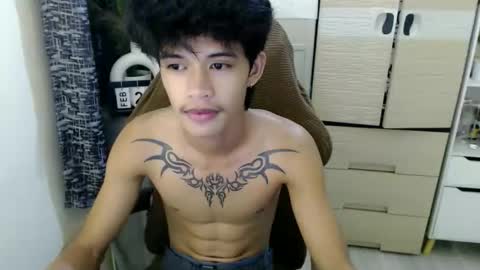 yourasian_eric online show from February 23, 7:04 pm