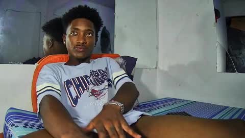 Yourdaddy2005 online show from April 1, 4:37 pm