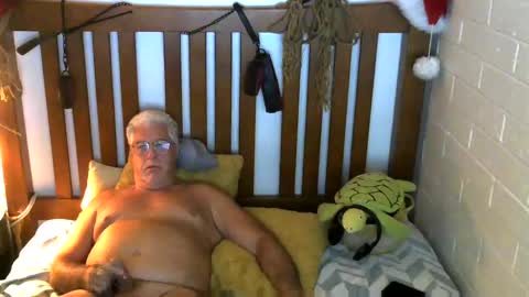 A Man online show from December 17, 5:51 am