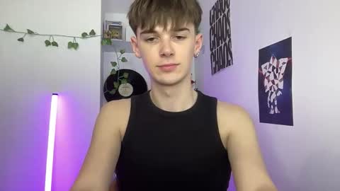 yoursweetyguy online show from March 31, 6:09 pm