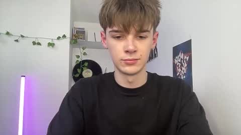 yoursweetyguy online show from April 15, 2:17 pm