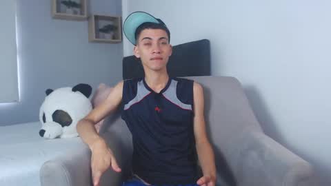 yulian_vasquez online show from February 28, 12:20 pm