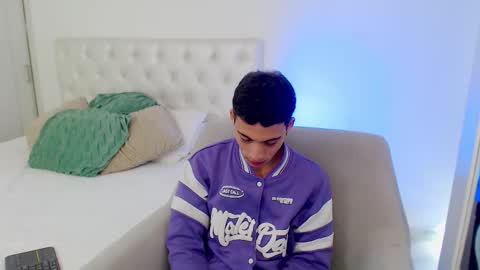 yulian_vasquez online show from February 25, 7:26 pm