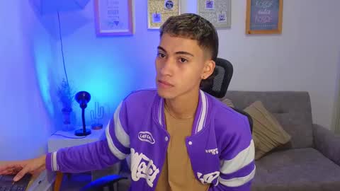 yulian_vasquez online show from November 26, 12:30 pm