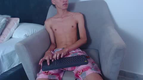 yulian_vasquez online show from February 15, 12:22 pm