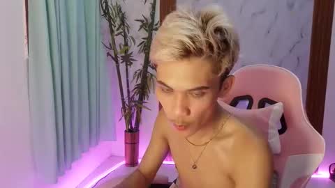 yunoxoxo online show from April 18, 5:53 am