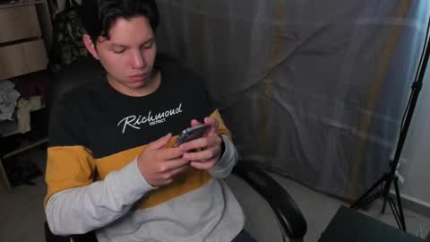 yurii_moody online show from February 17, 12:32 am