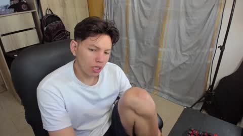 yurii_moody online show from December 8, 3:45 pm