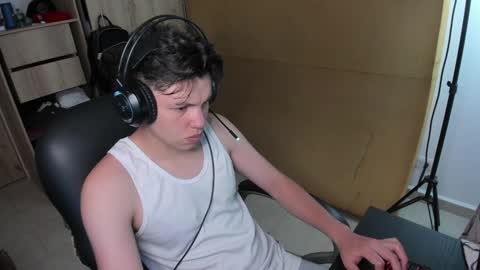 yurii_moody online show from December 23, 1:40 am