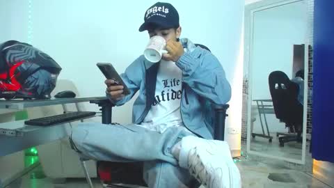 zack online show from December 25, 6:30 pm