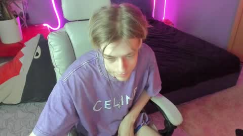 Kel online show from April 8, 1:06 am