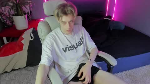 Kel online show from March 31, 7:48 pm