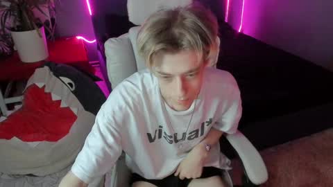 Kel online show from March 30, 7:37 pm