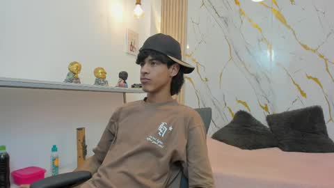 zayn_fox32 online show from April 4, 7:22 pm