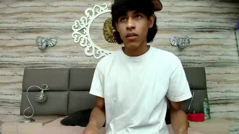 zayn_fox32 online show from March 24, 7:40 pm