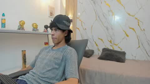 zayn_fox32 online show from March 31, 7:59 pm